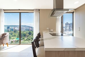 Apartment, 2 Bedrooms (13A) | Dining room
