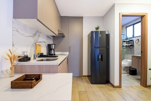 開放式客房 (9B) | 浴室 | 淋浴設備、吹風機、毛巾、肥皂