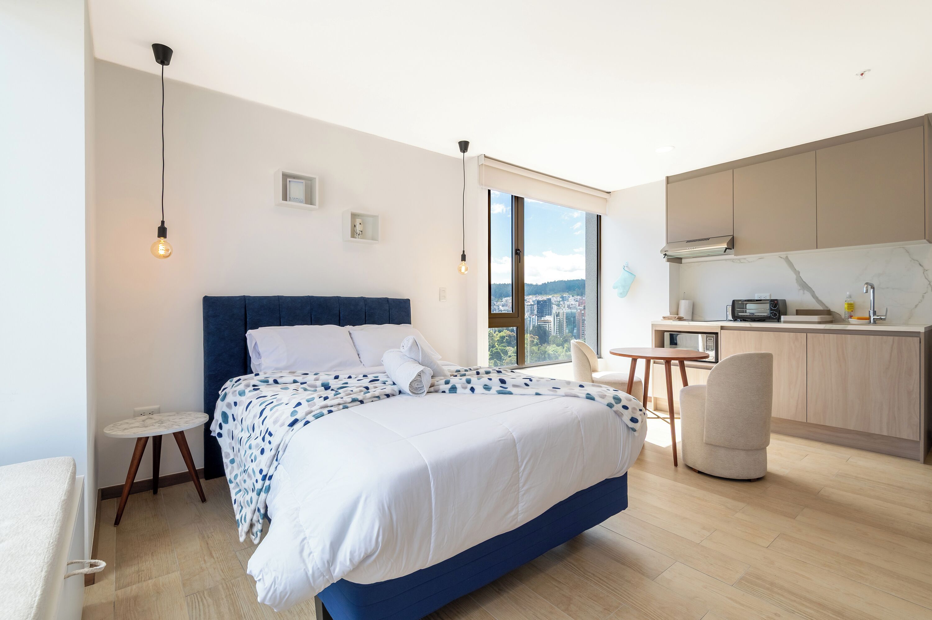 Studio (16D) | Dihias secara berasingan, ruang kerja komputer riba 