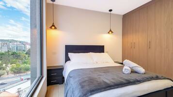 Comfort Studio, Kitchenette, City View | Individually decorated, laptop workspace, blackout curtains