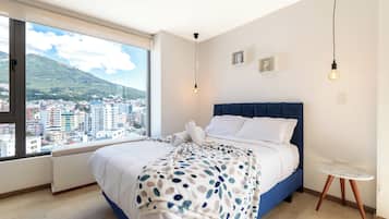 Comfort Studio, Kitchenette, City View | Individually decorated, laptop workspace, blackout curtains