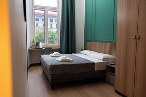 Family Room | Hypo-allergenic bedding, down comforters, memory foam beds, minibar - l'abbraccio di Maria (Naples)