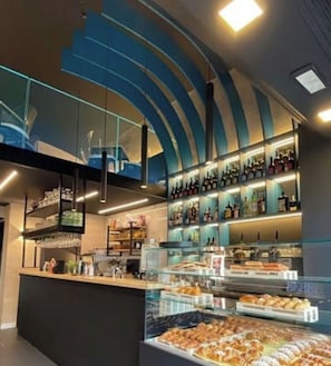 Desayuno de cocina local (EUR 5 por persona)