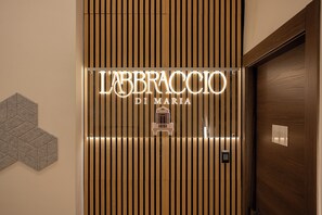 Reception - l'abbraccio di Maria (Naples)