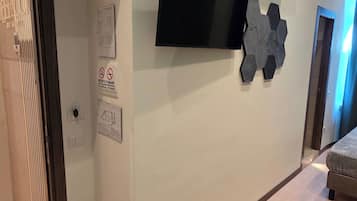 Classic Room | Desk, free WiFi
