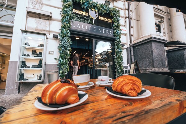 Daily local cuisine breakfast (EUR 5 per person) - l'abbraccio di Maria (Naples)