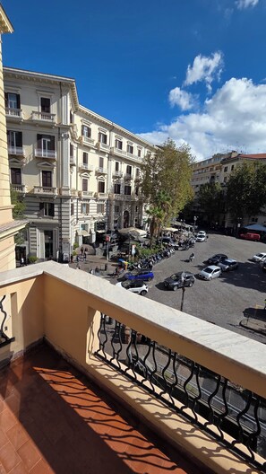 Habitación Deluxe, balcón | Escritorio y wifi gratis