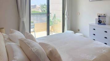 Silitysrauta/-lauta, Wi-Fi, vuodevaatteet