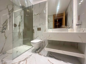 Dusche, Haartrockner, Handtücher