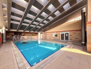 Pool - Chic 1BR w Pool, Sauna & Steam Room Access (Business Bay)