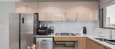 Fridge, microwave, oven, stovetop