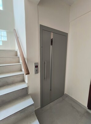 Interior - Angie A1 close to the beach by 8essentially (Chania)