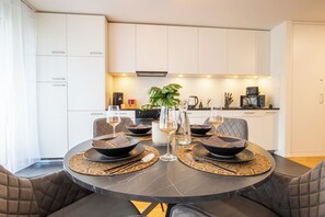 Dining - Special *EiNSTEiN IIV* Apartment (Basel)