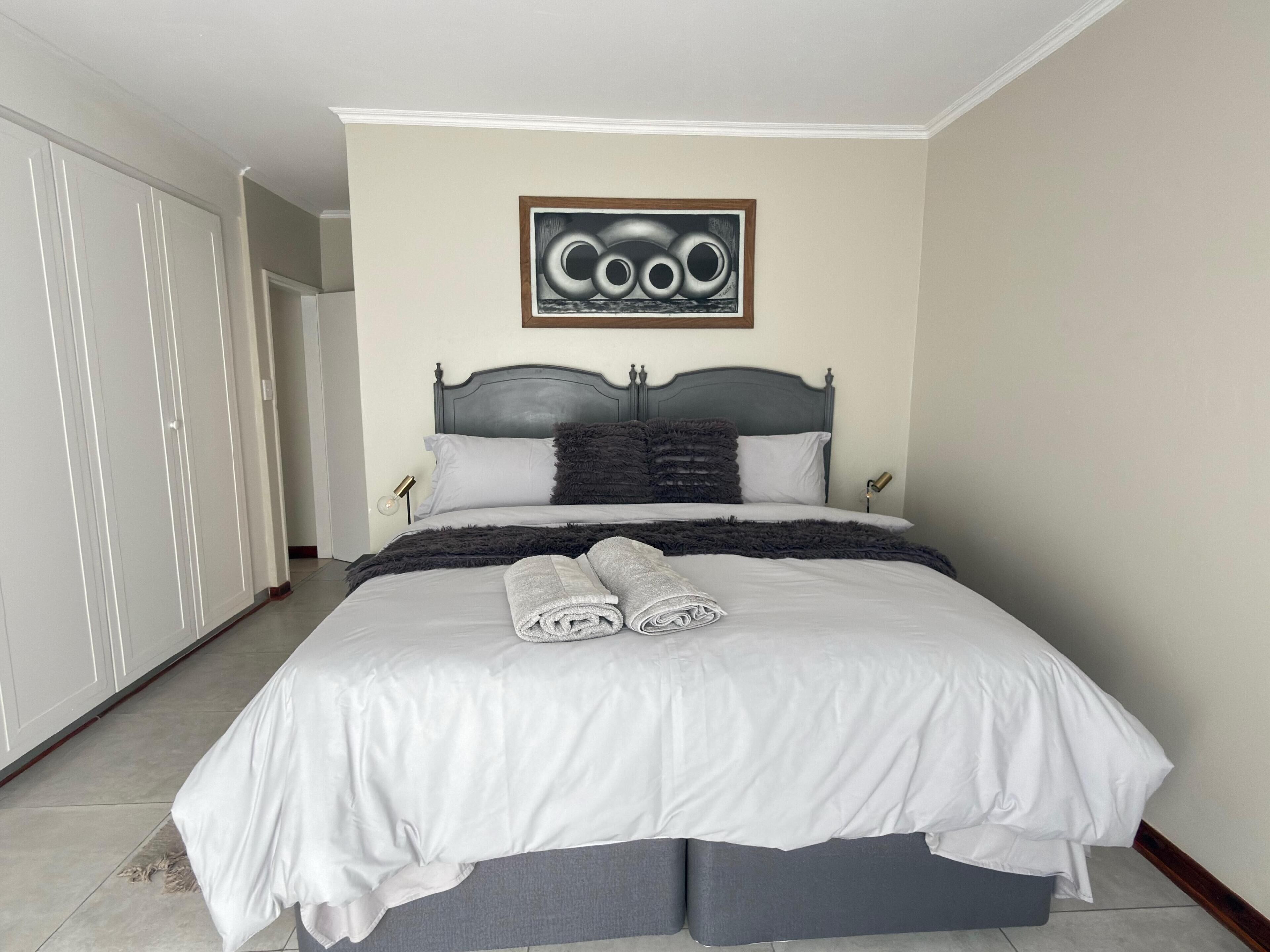 4 bedrooms, iron/ironing board, WiFi, bed sheets