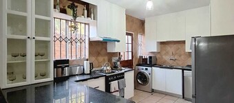 Secure 4-Bedroom Lakeside Cottage – Monthly Rental in Pretoria, South Africa