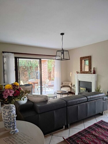 Secure 4-Bedroom Lakeside Cottage – Monthly Rental in Pretoria, South Africa