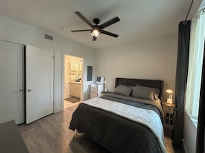 1 chambre, bureau, fer et planche à repasser, accès au Wi-Fi (inclus)