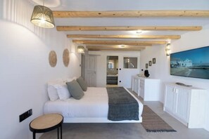 3 bedrooms, in-room safe, iron/ironing board, free WiFi