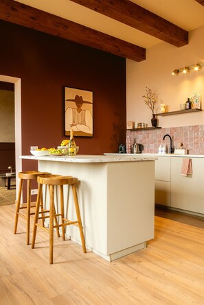 Mikroaaltouuni, uuni, liesi, astianpesukone