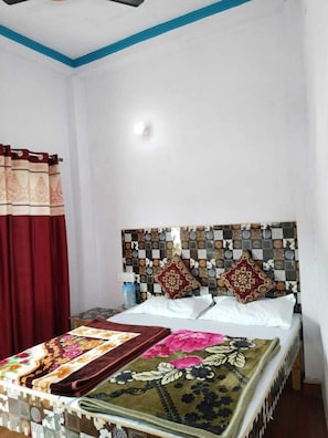 Family Room, Mountain View | Rollaway beds, bed sheets