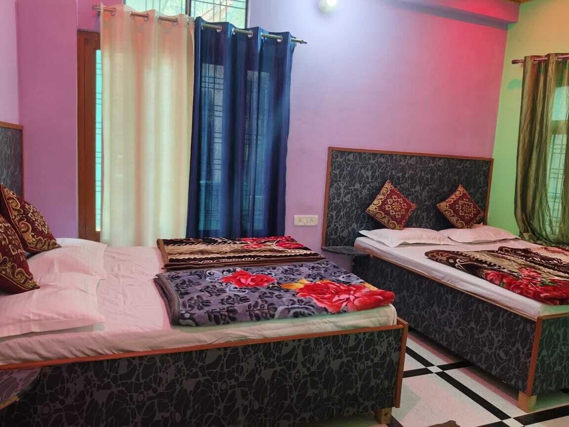 Family Room, Mountain View | Laptop workspace, rollaway beds, bed sheets