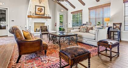 The Modern | 3BR2BA | Pool | Gym | Lounge