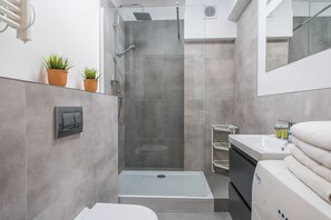 Apartment | Bathroom
