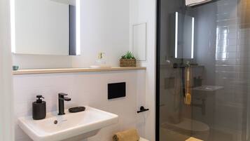 Studio, Non Smoking | Bathroom
