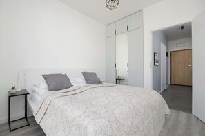 2 soveværelser, skrivebord, strygejern/strygebræt, weekendseng