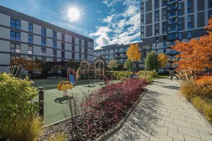 Children’s area - Rondo Wiatraczna 412 Warsaw | Skyview Apartment | Parkining & Balcony (Warszawa)