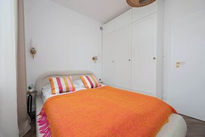 1 bedroom, iron/ironing board, travel cot, WiFi