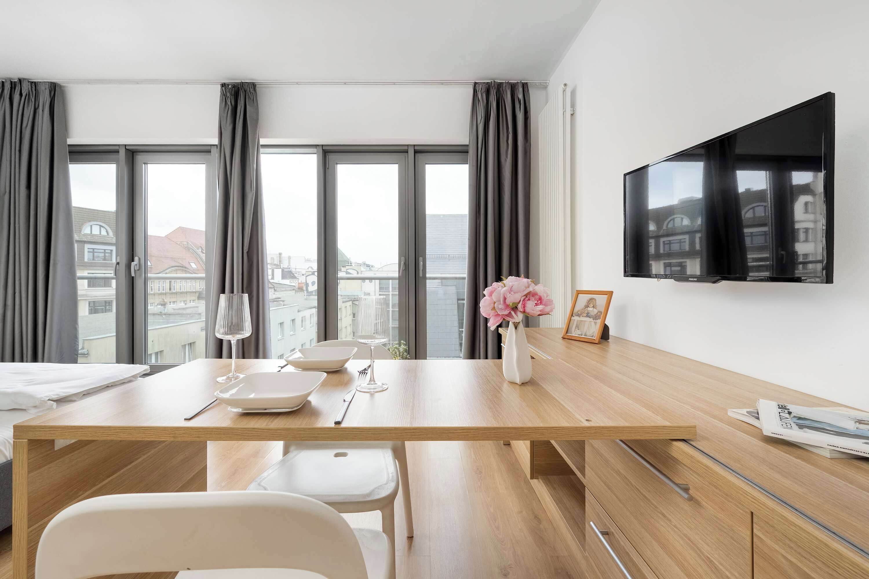 Iron/ironing board, travel crib, WiFi, bed sheets