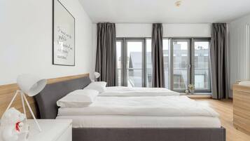 Fer et planche à repasser, lit parapluie, Wi-Fi, draps fournis