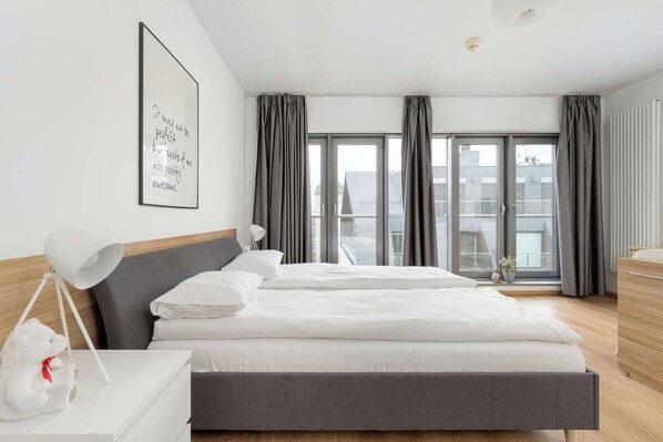 Fer et planche à repasser, lit parapluie, Wi-Fi, draps fournis