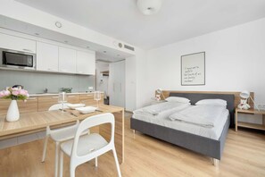 Iron/ironing board, travel crib, WiFi, bed sheets