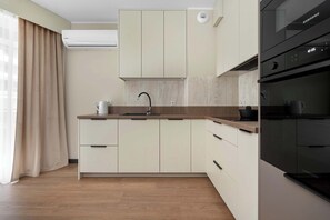 ثلاجة، ميكروويف، فرن، موقد طهي مسطح