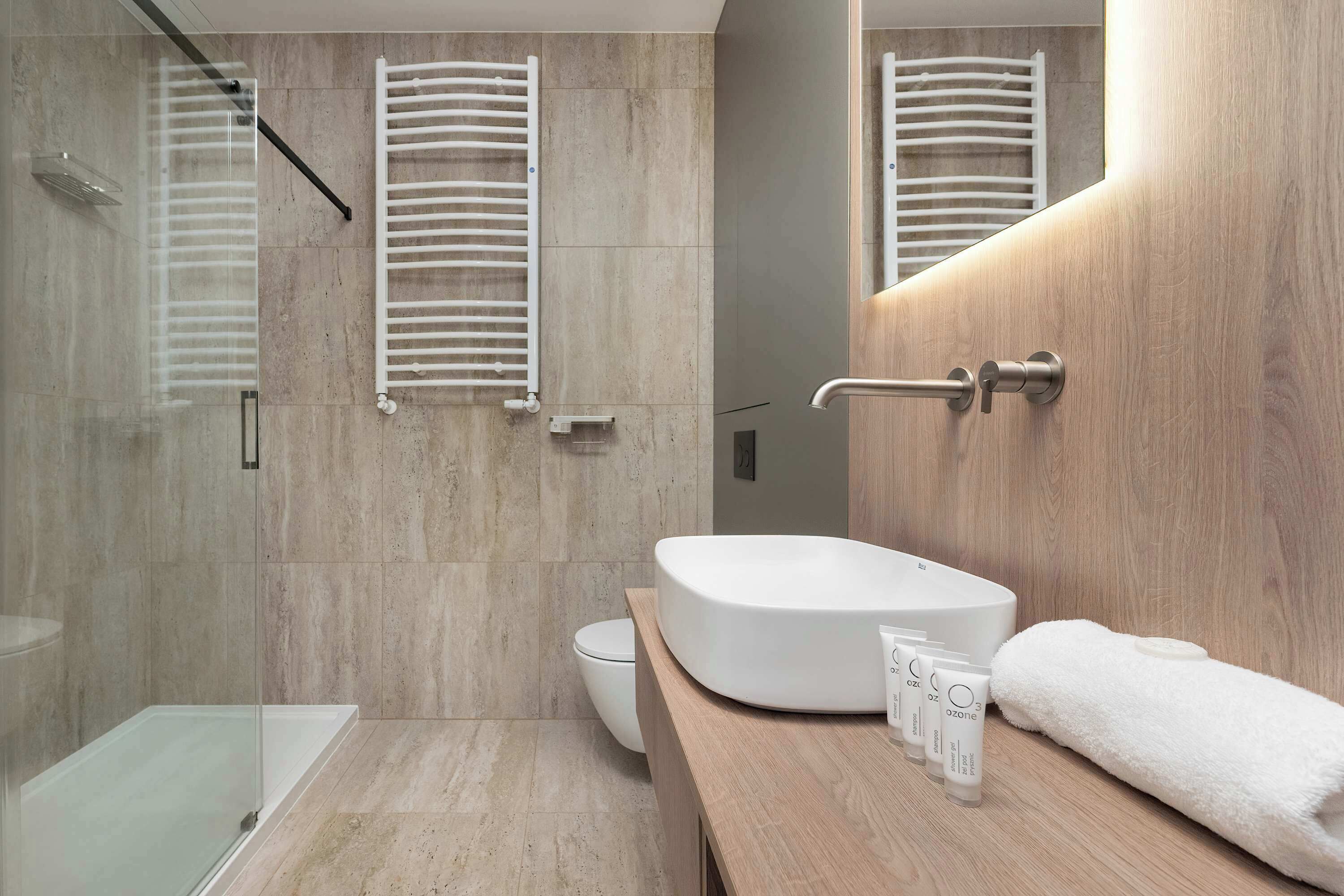 Shower, hair dryer, towels, shampoo