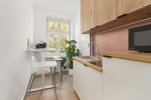 Fridge, microwave, stovetop, coffee/tea maker