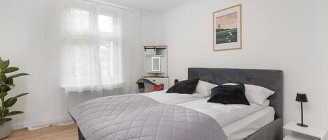 3 chambres, fer et planche à repasser, Wi-Fi, draps fournis