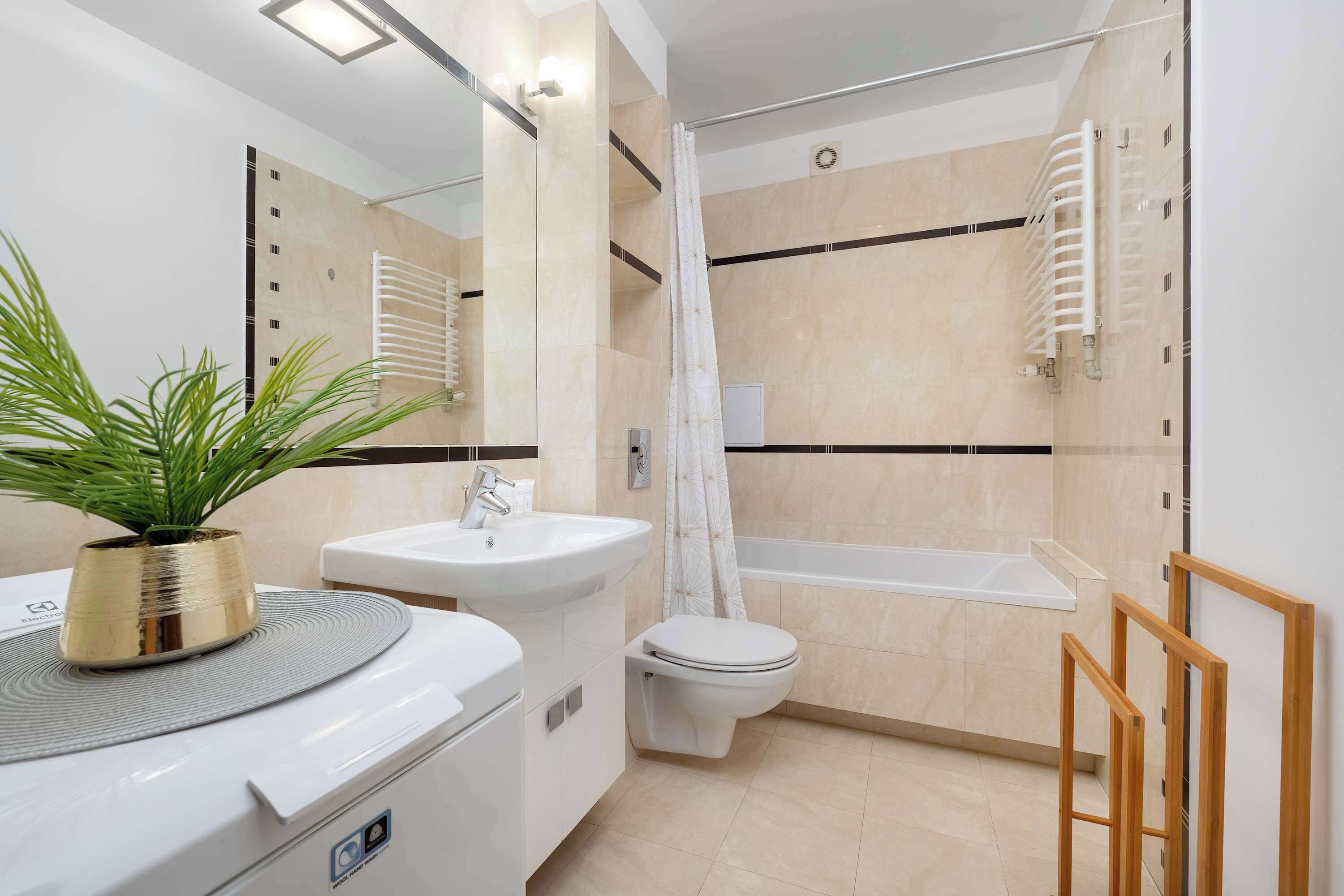 Douche, séchoir à cheveux, serviettes fournies, shampooing