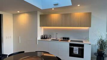 Coffee/tea maker, fridge, microwave, oven