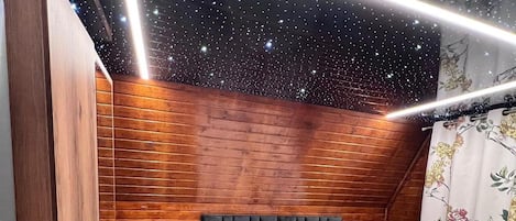 Classic Bungalow, Balcony, Mountain View | Iron/ironing board, free WiFi