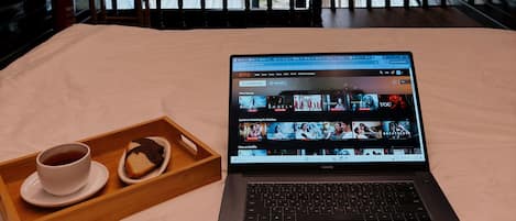 Bungalow Deluxe, balcón, vista a la montaña | Tabla de planchar con plancha y wifi gratis