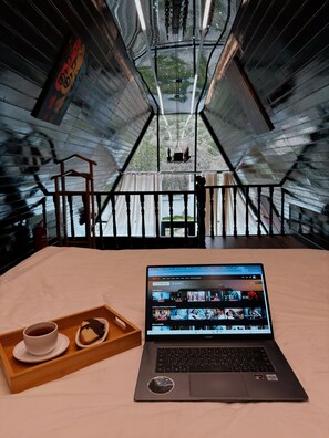 Bungalou Deluxe, balcó, vistes a la muntanya | Planxa i posts de planxar i wifi gratuïta 