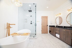 Dusche, Haartrockner, Bidet, Handtücher