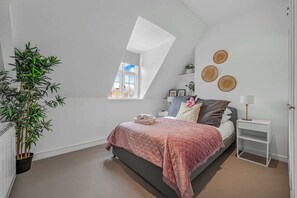Apartment - Mortimer s Mood - Fitzrovia - by Frankie Says (London)