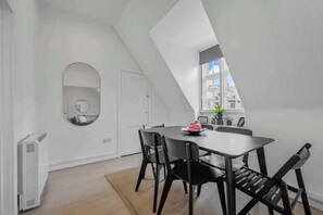 Apartment - Mortimer s Mood - Fitzrovia - by Frankie Says (London)