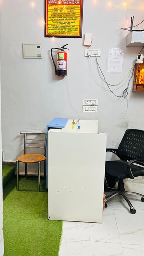 Concierge desk - Roomshala Hotel KB Residency (New Delhi)