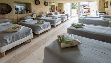 13 chambres, fer et planche Ă repasser, Wi-Fi, draps fournis