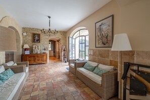 TV, fireplace, table tennis